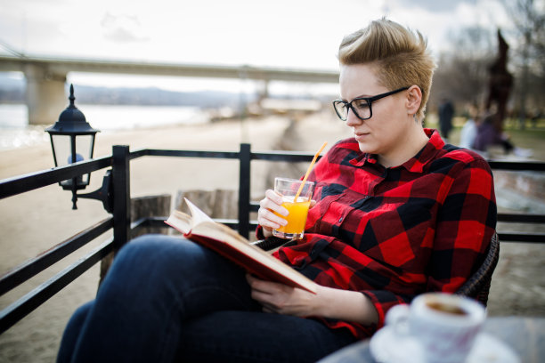 人物傳記代寫作家的修養(yǎng)（1）：理解開放式提問和封閉式提問的優(yōu)缺點(diǎn)